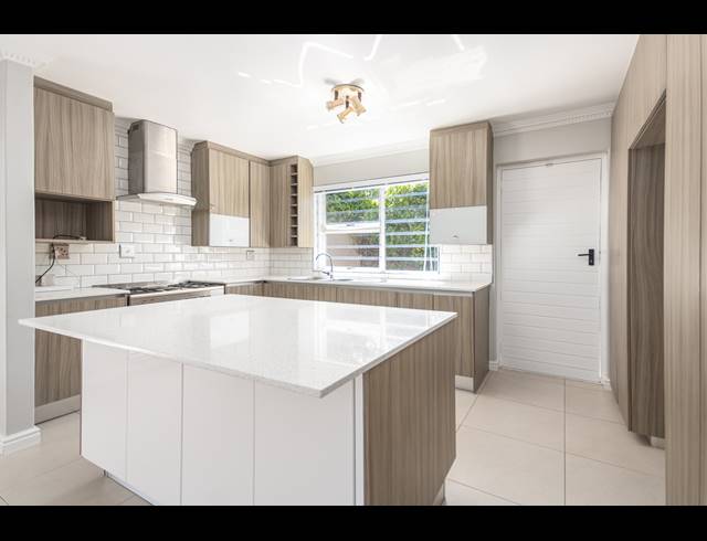 3 BEDROOM FREESTANDING SOLD IN BLOUBERG RISE